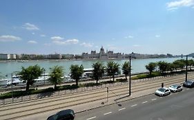 B38 Apartment
